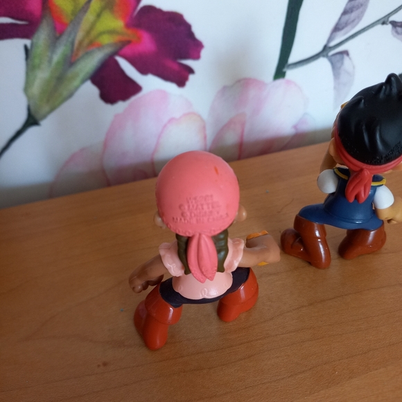 Disney Junior Jake And The Neverland Pirates Figure set Izzy Jr Cake Toppers 3" - Picture 8 of 11